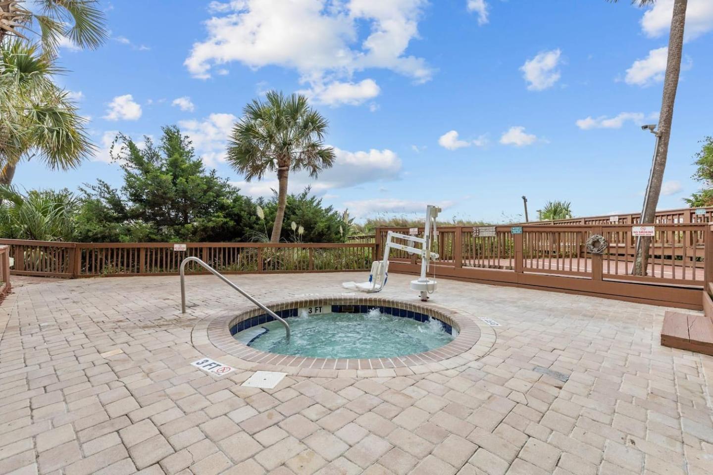 Luxury Ocean Front By Barefoot Landing Apartment Myrtle Beach Exterior photo